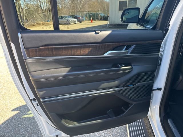 Used 2023 Jeep Grand Wagoneer L Series II image 19