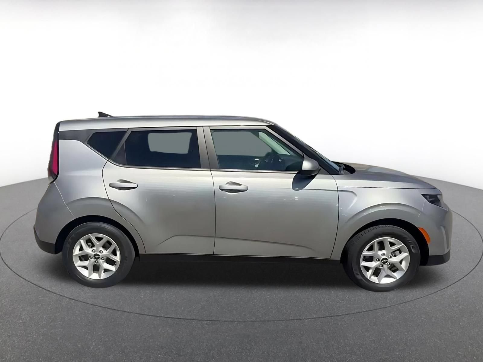 Used 2025 Kia Soul LX w/ LX Technology Package FWD image 15