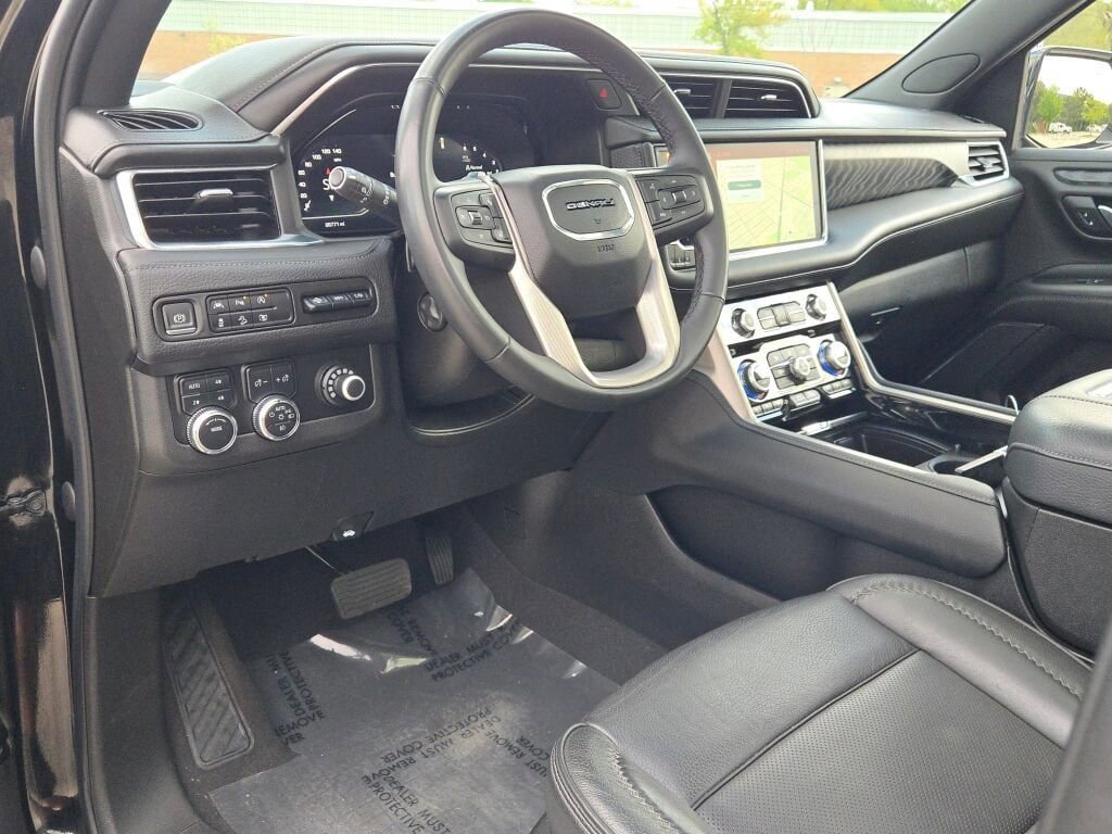 Used 2023 GMC Yukon XL Denali AWD/4WD image 24
