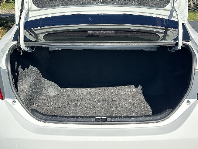 Used 2017 Toyota Corolla SE w/ Carpet Mat Package (TMS) FWD image 16