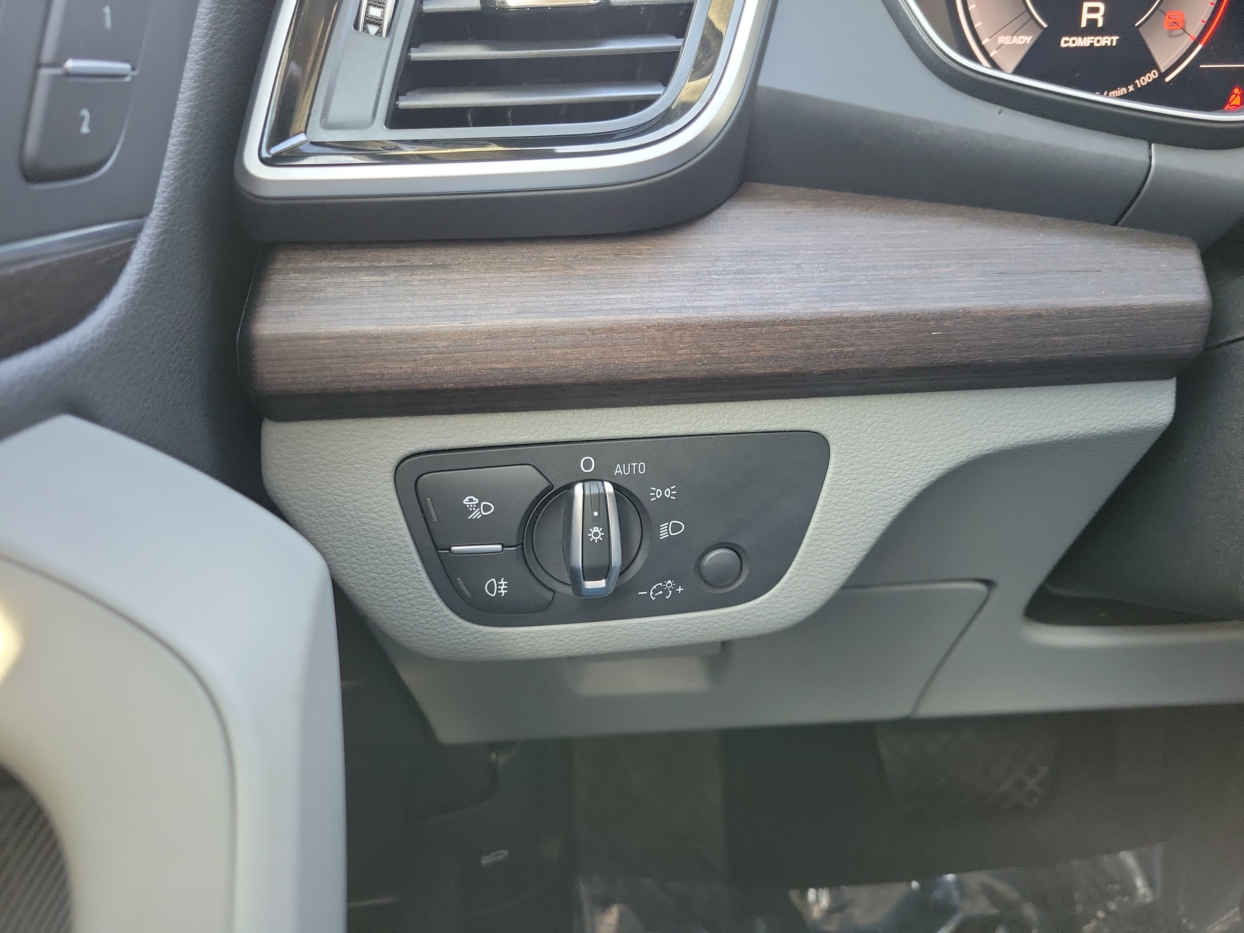 Certified 2025 Audi Q5 2.0T Premium Plus AWD/4WD image 27
