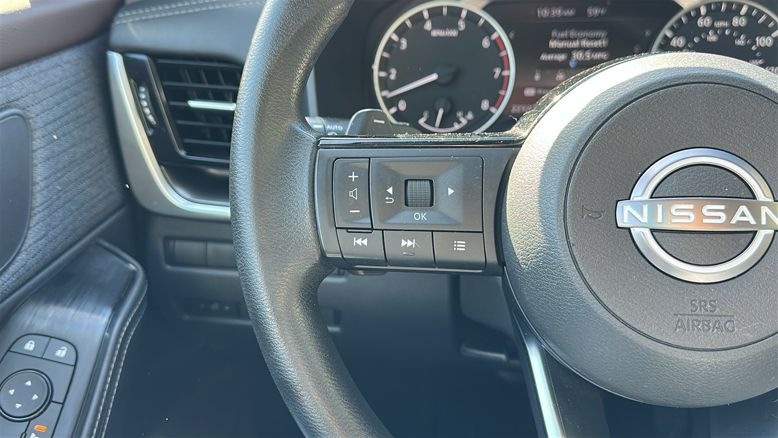 Used 2022 Nissan Rogue SV AWD/4WD image 14