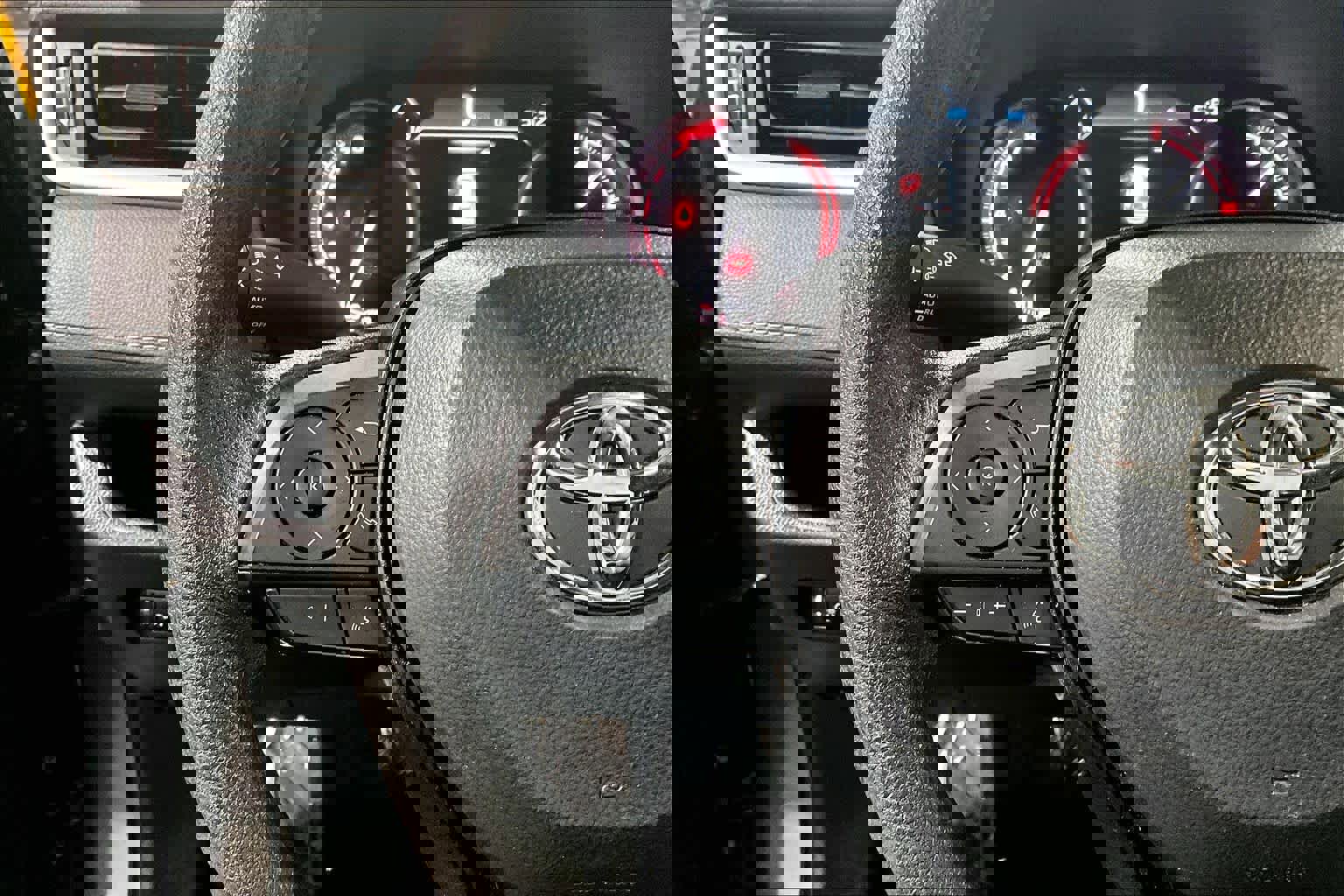 Used 2025 Toyota RAV4 XLE AWD/4WD image 24