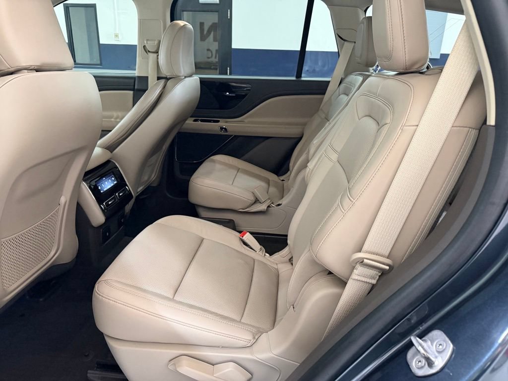 Used 2021 Lincoln Aviator Reserve w/ Elements Package Plus AWD/4WD image 32