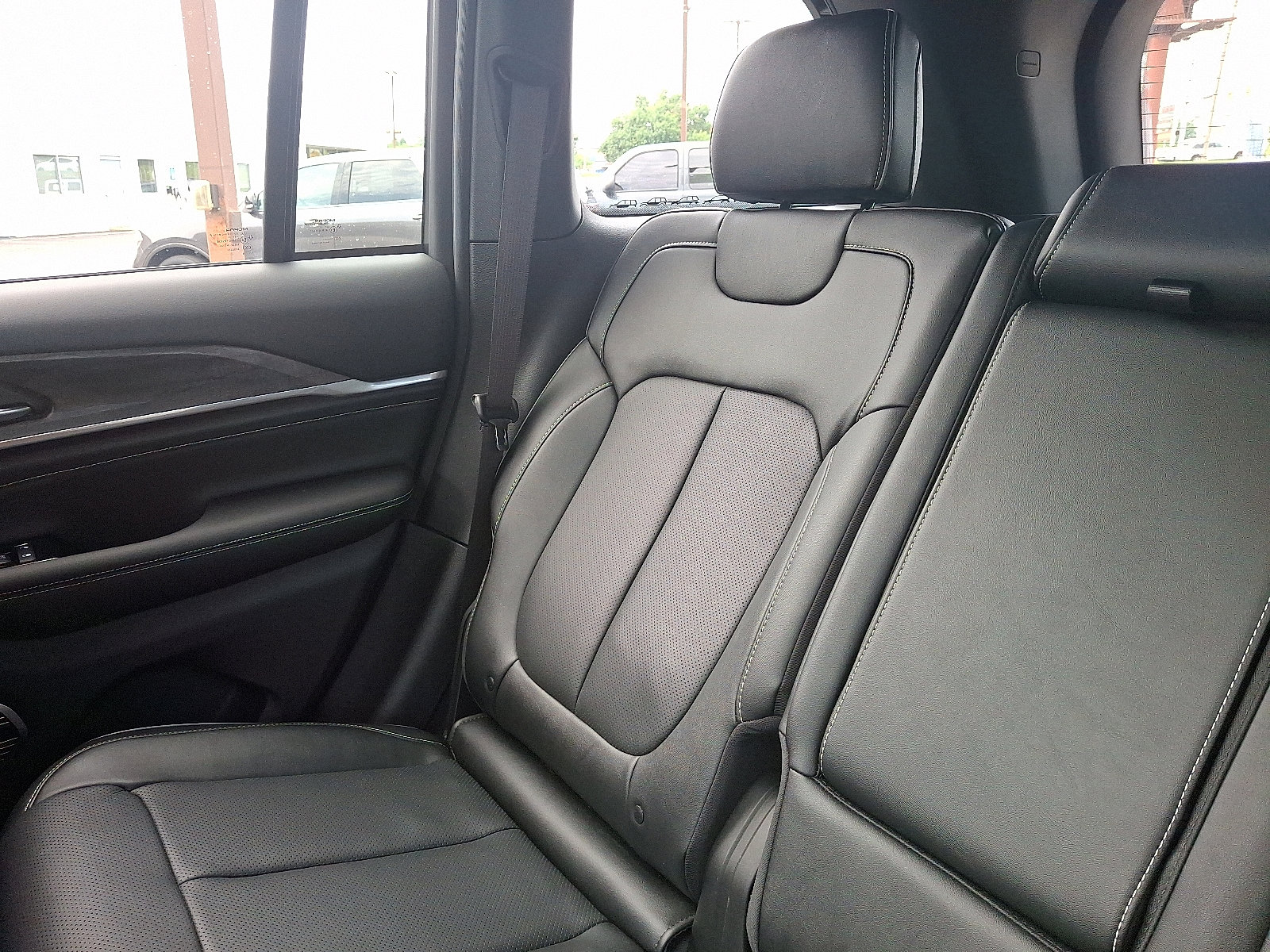 Used 2024 Jeep Grand Cherokee Overland w/ Trailer Tow Package image 19