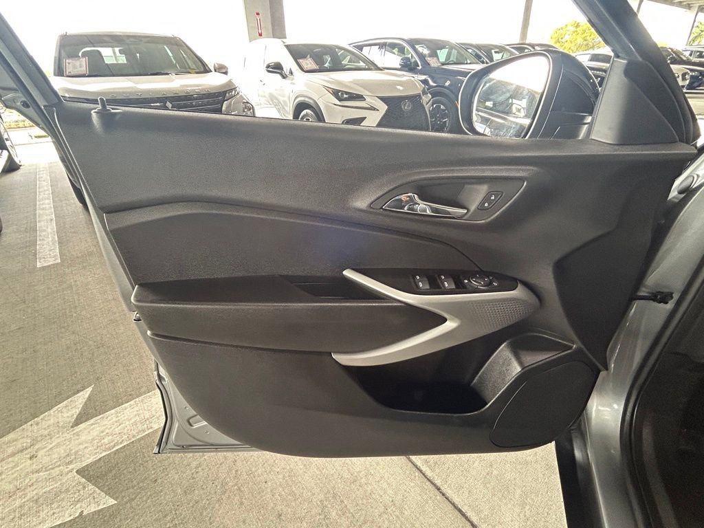 Used 2024 Chevrolet Trax RS w/ Driver Confidence Package image 16