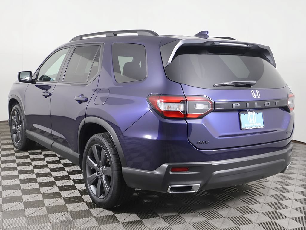 Certified 2024 Honda Pilot Sport image 8