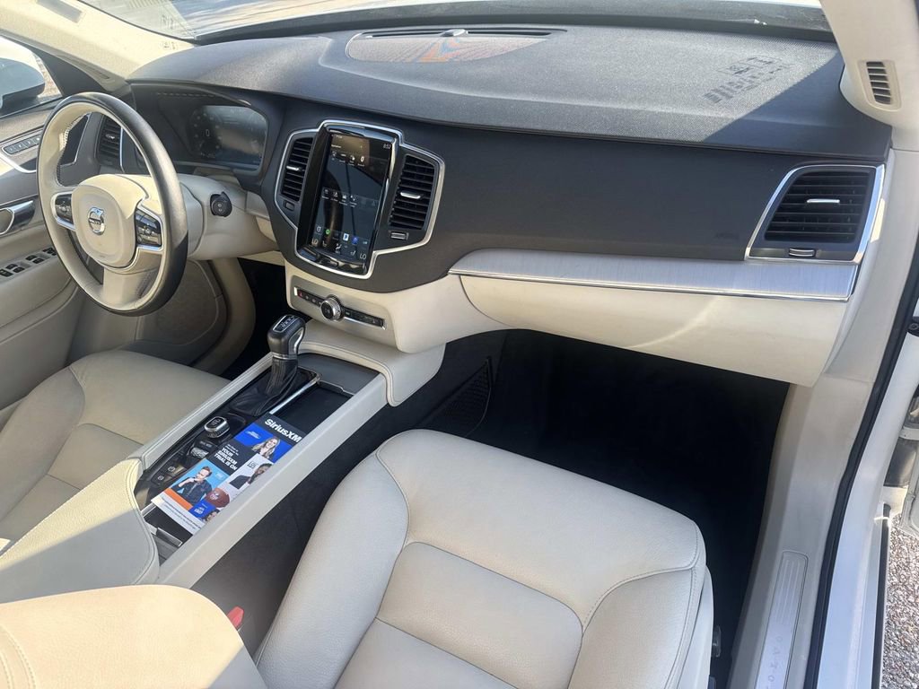 Used 2021 Volvo XC90 T5 Momentum w/ Climate Package image 15