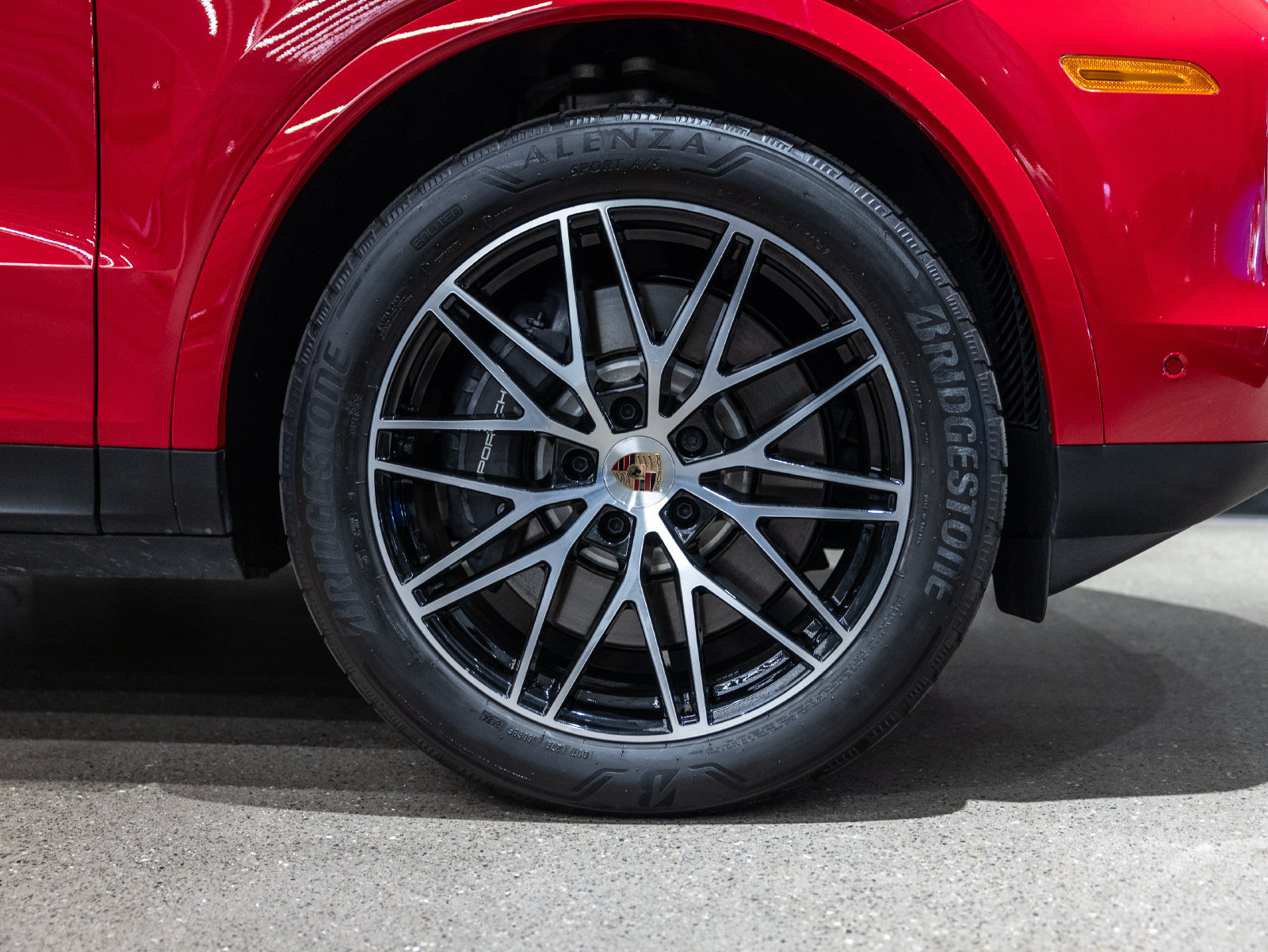 Certified 2025 Porsche Cayenne E-Hybrid Coupe AWD/4WD image 19