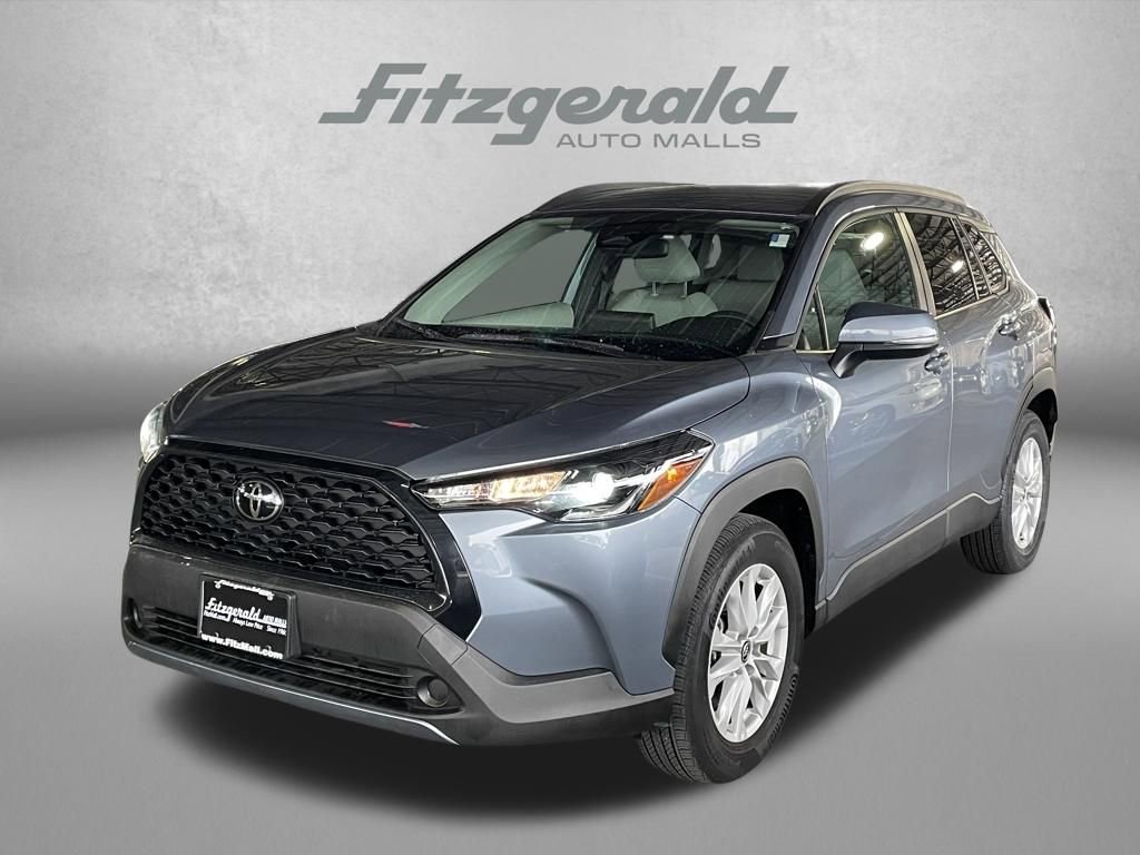 Used 2023 Toyota Corolla Cross LE image 2