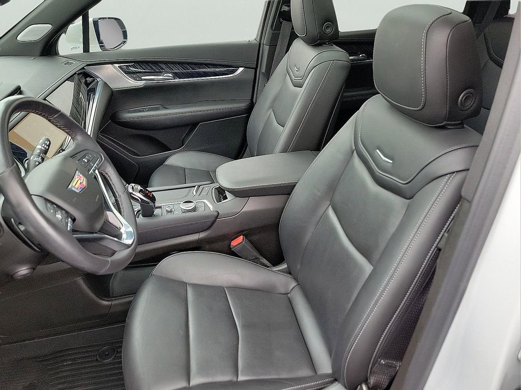 Used 2023 Cadillac XT6 Premium Luxury w/ Technology Package FWD image 14