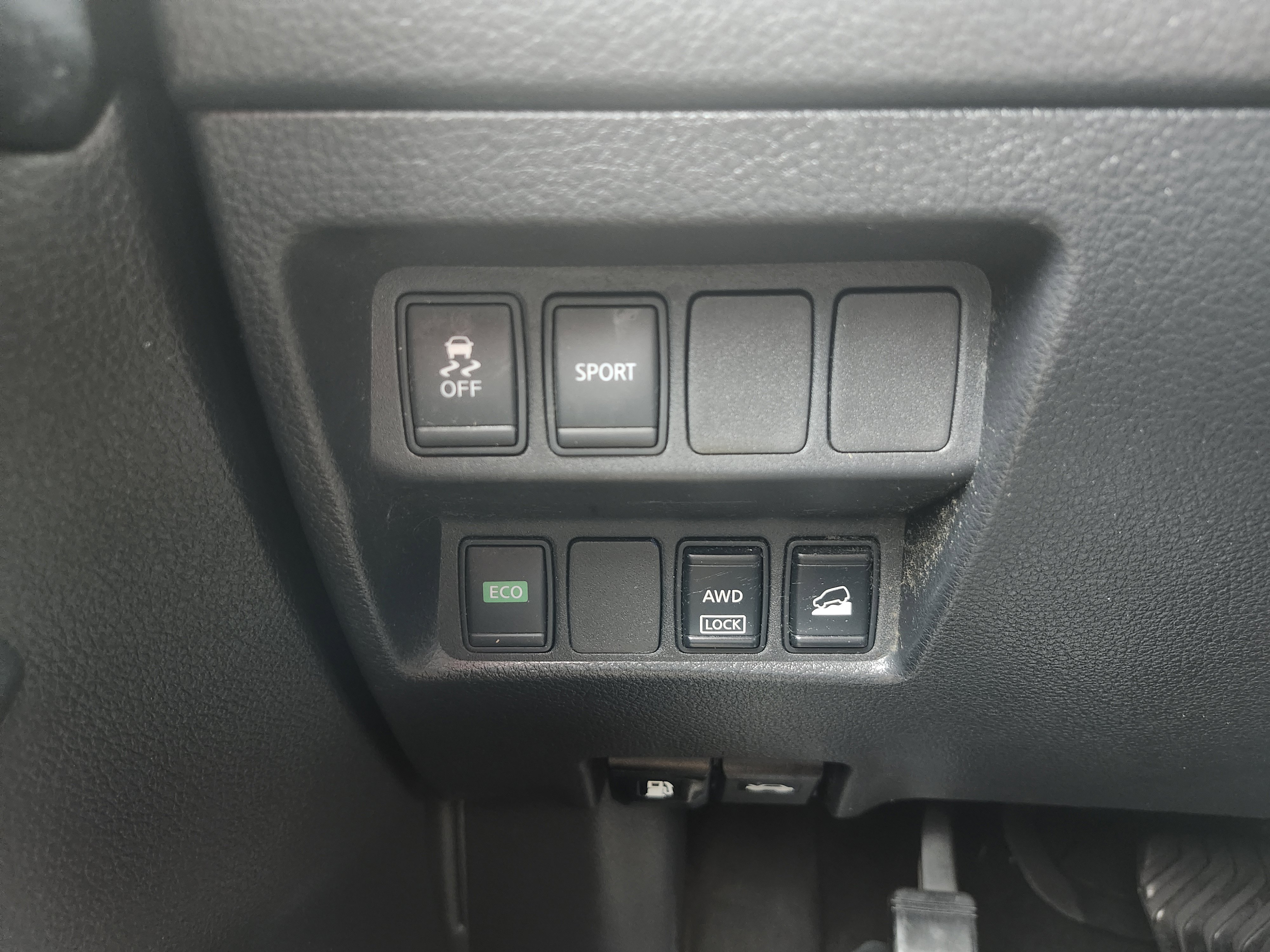 Used 2015 Nissan Rogue S AWD/4WD image 8