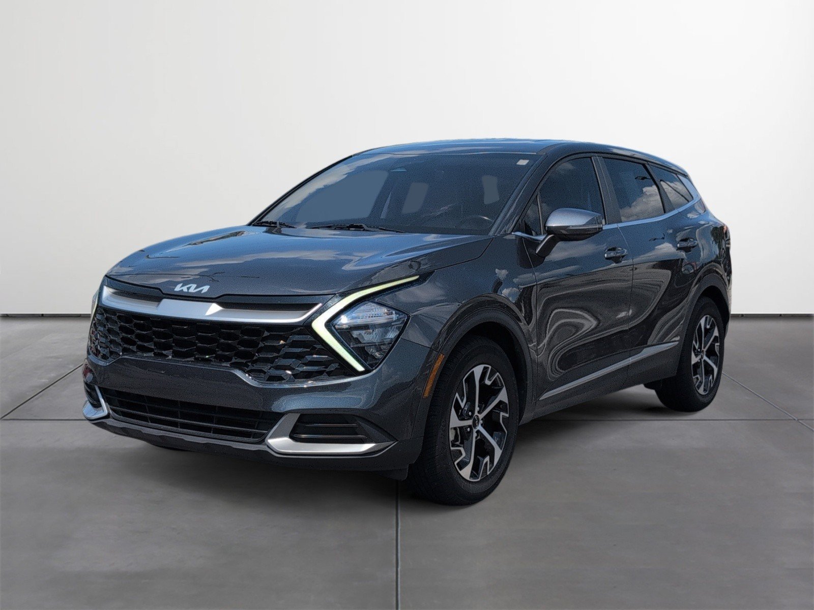 Used 2023 Kia Sportage EX FWD image 2