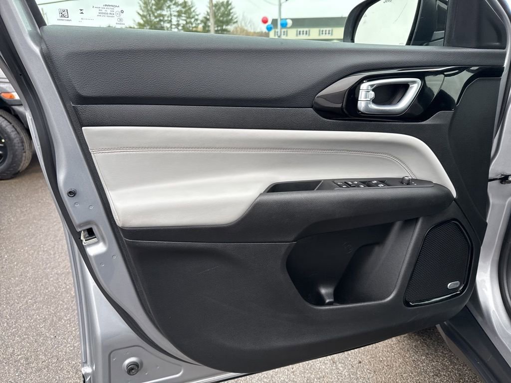 Certified 2023 Jeep Compass Limited w/ Sun and Sound Group image 18
