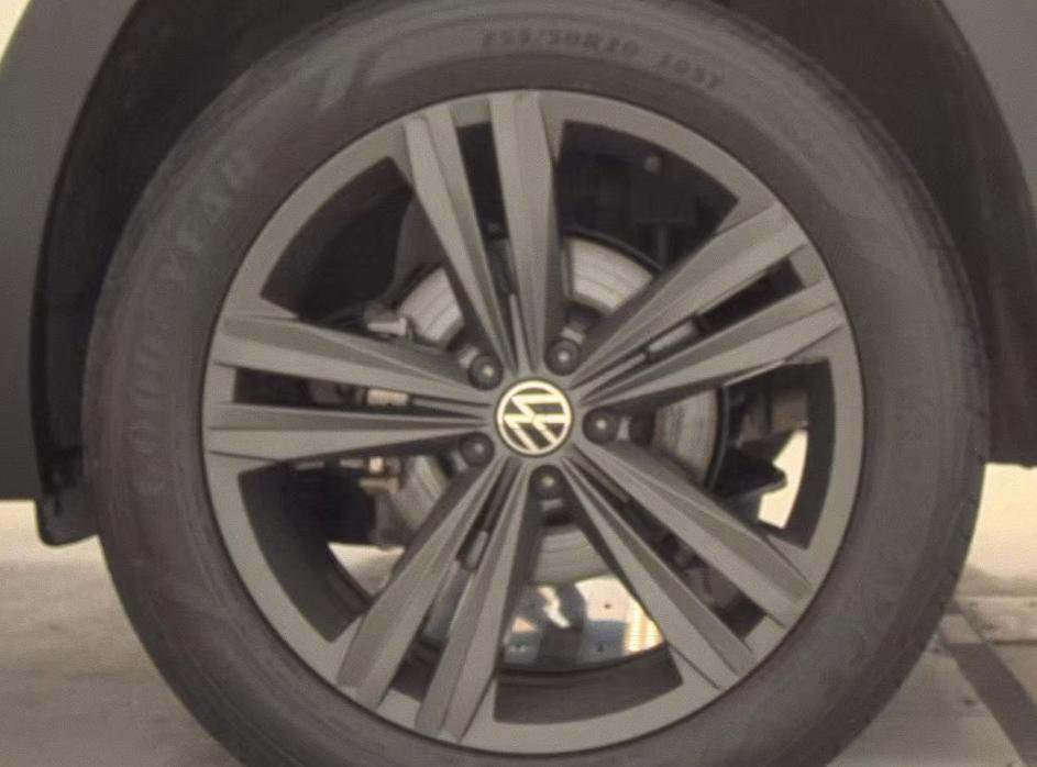 Used 2022 Volkswagen Atlas Cross Sport SEL R-Line AWD/4WD image 11