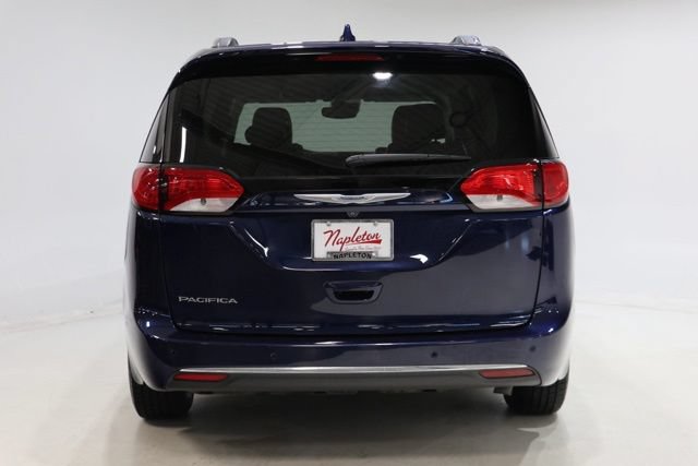 Used 2017 Chrysler Pacifica Touring-L Plus w/ Advanced Safetytec Group FWD image 4