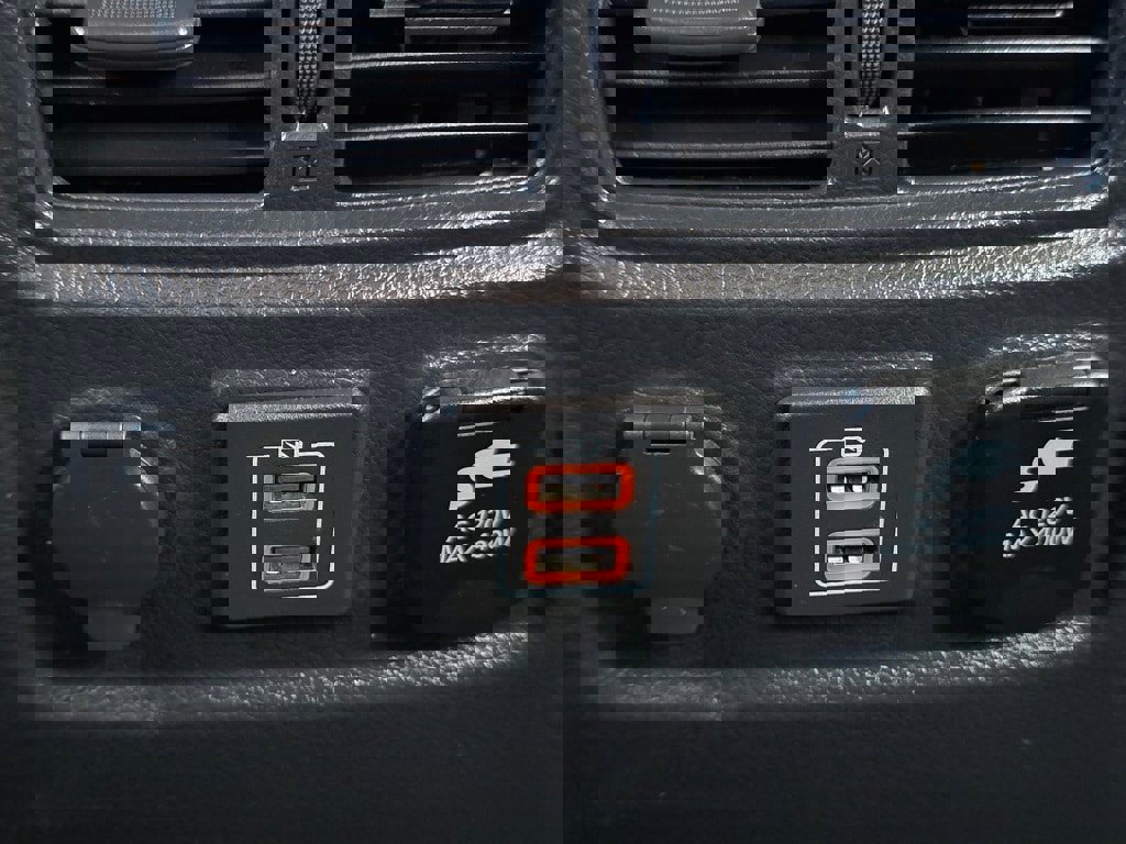 Used 2019 Nissan Titan SV w/ SV Convenience Package image 21