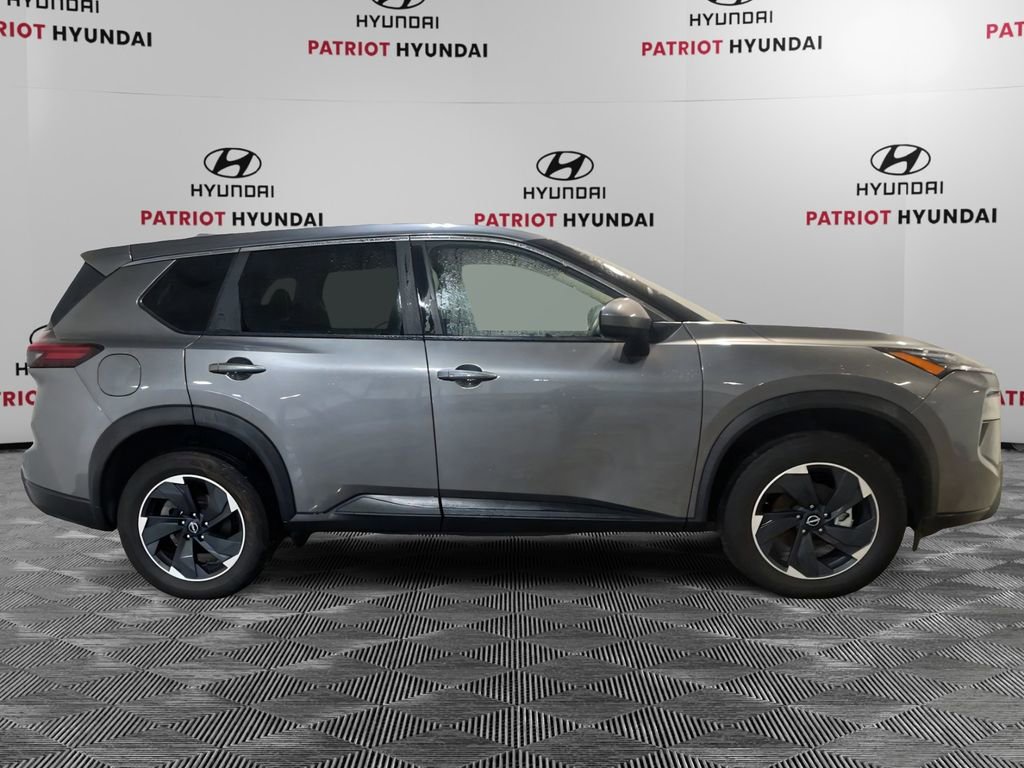 Used 2024 Nissan Rogue SV AWD/4WD image 3