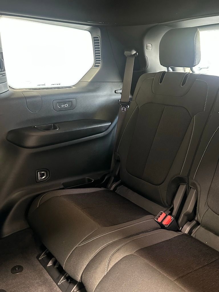 New 2025 Jeep Grand Cherokee L Laredo image 23