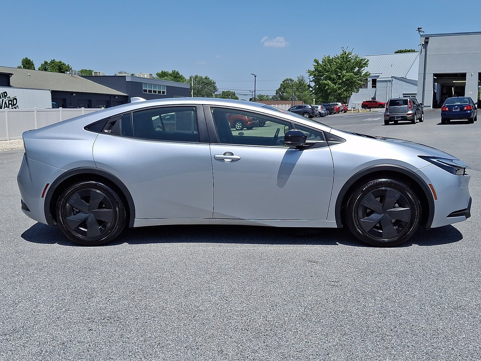 Used 2025 Toyota Prius LE FWD image 8