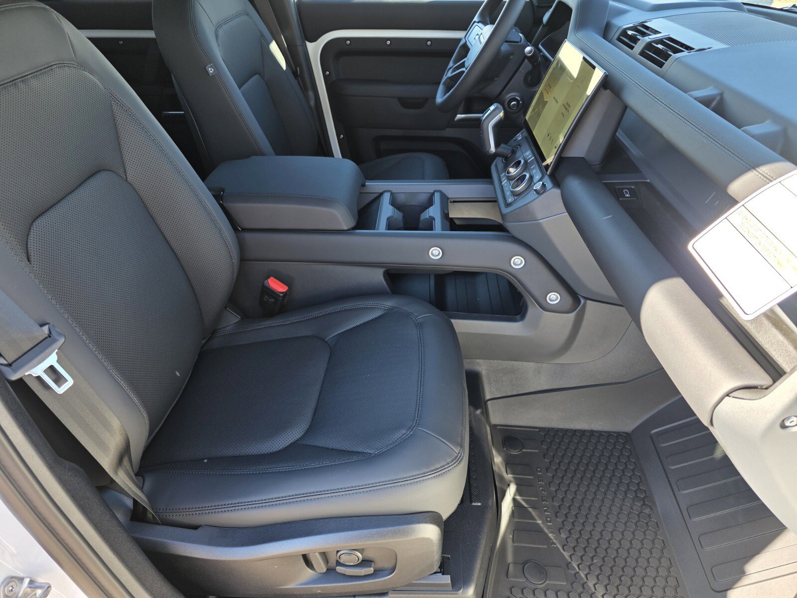 New 2026 Land Rover Defender 110 X-Dynamic SE image 3