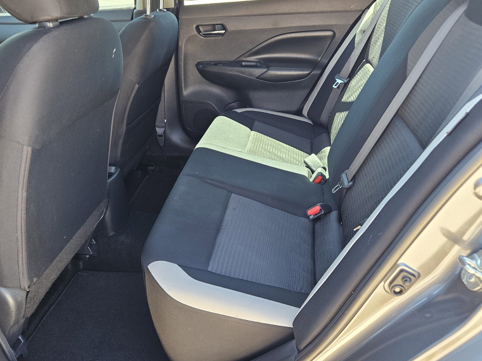 Used 2020 Nissan Versa SV image 6