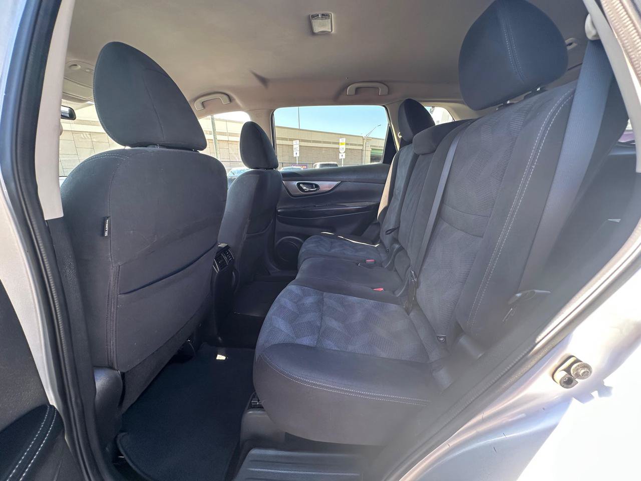 Used 2016 Nissan Rogue SV FWD image 12