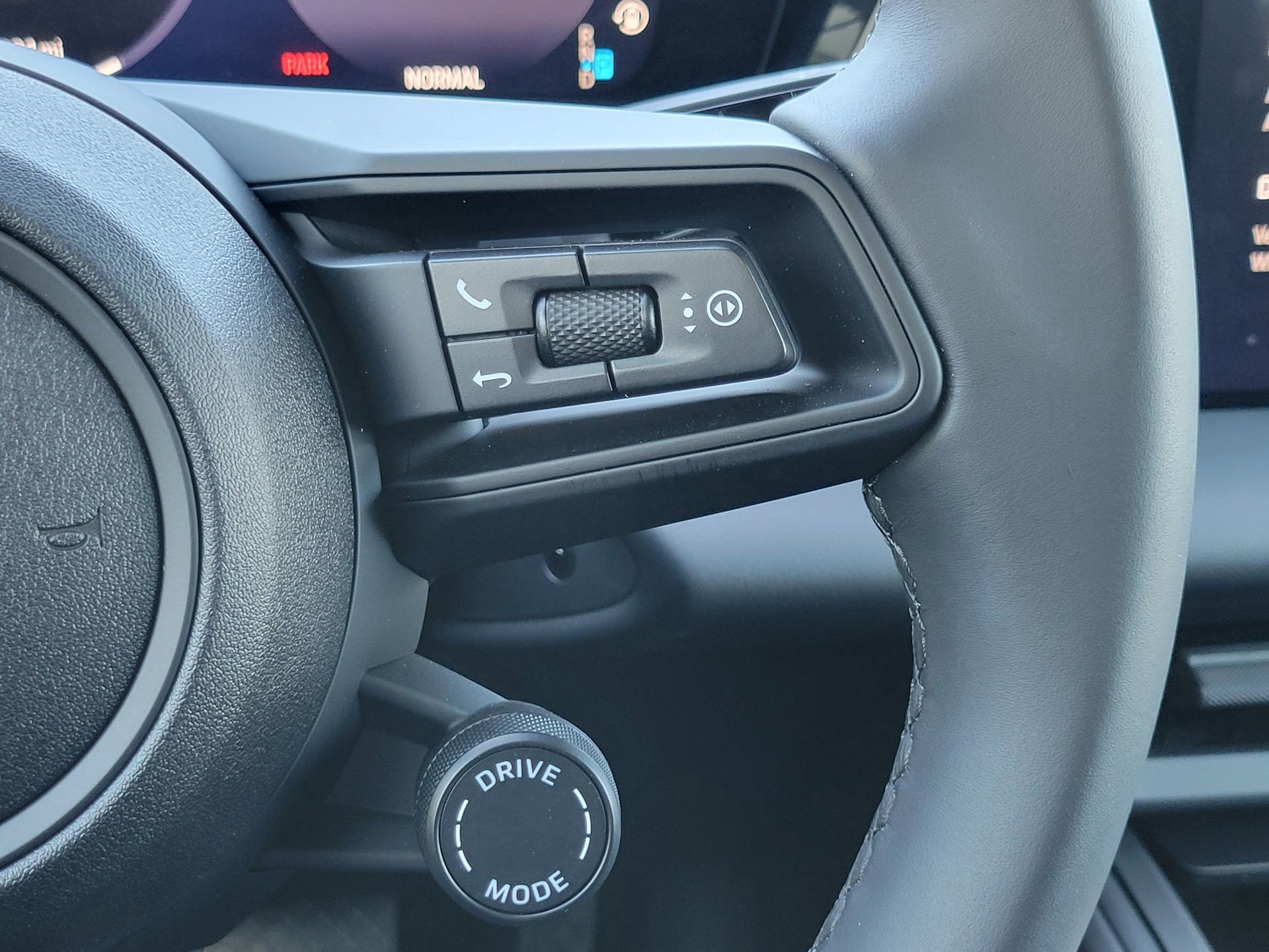 Used 2025 Porsche Macan Electric image 14