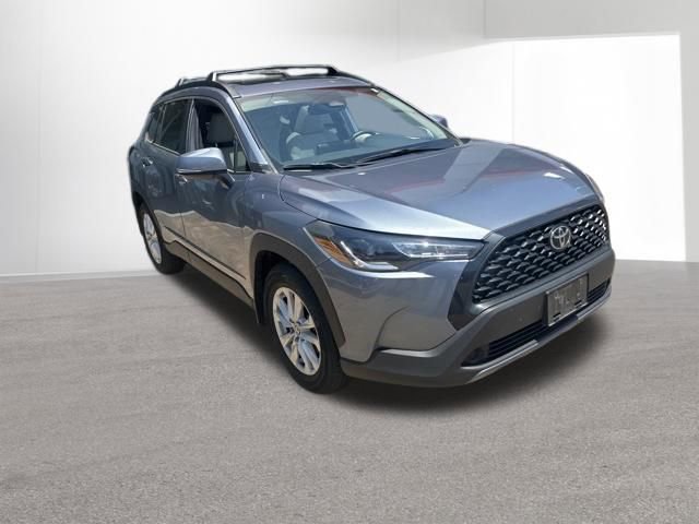 Used 2023 Toyota Corolla Cross LE w/ Moonroof Package AWD/4WD image 6