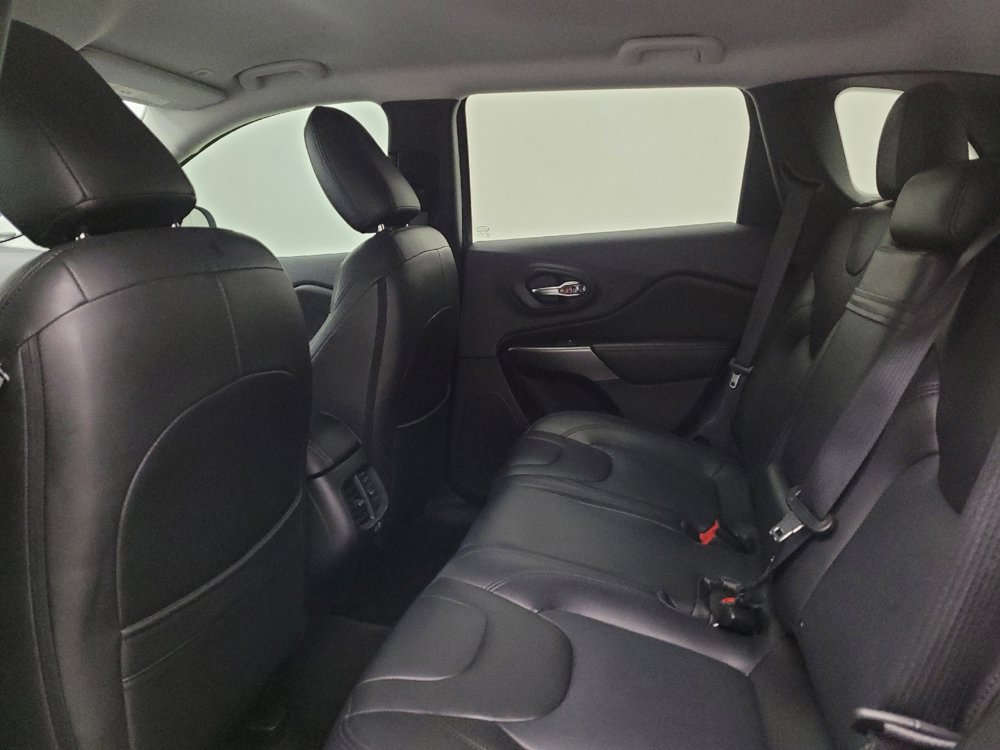 Used 2019 Jeep Cherokee Latitude w/ Popular Appearance Group image 18