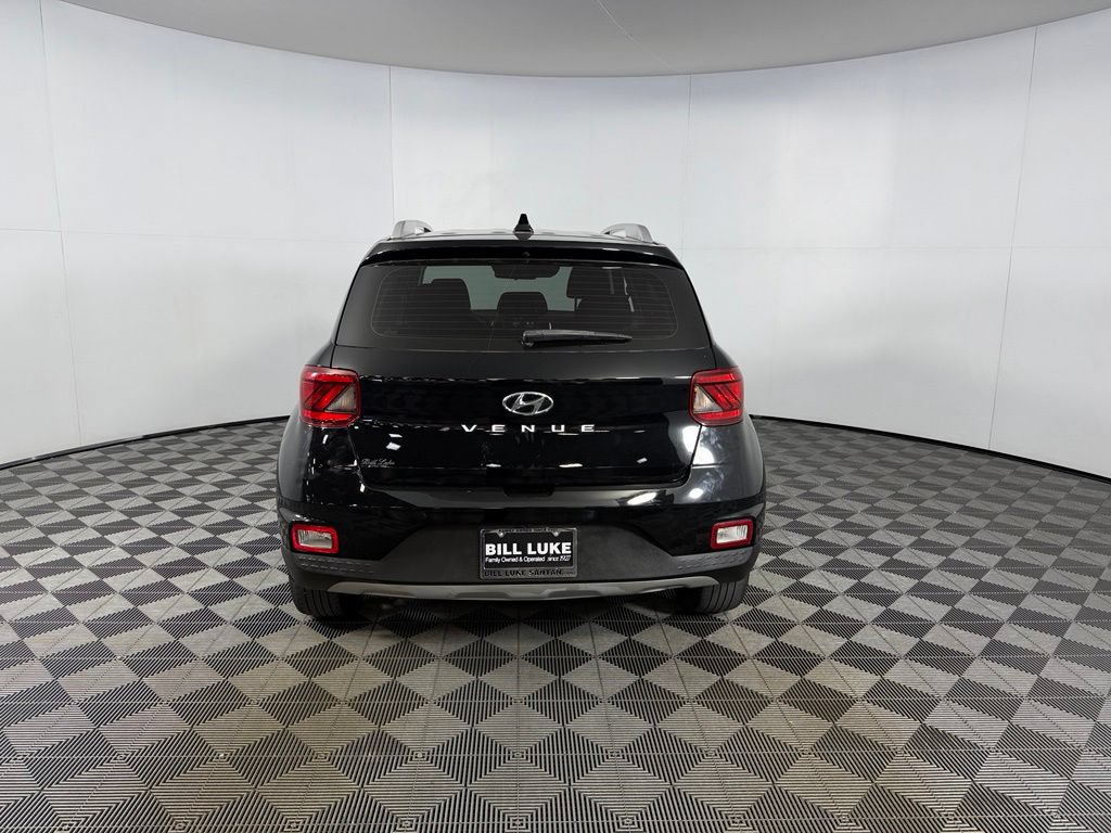 Used 2022 Hyundai Venue SEL FWD image 9