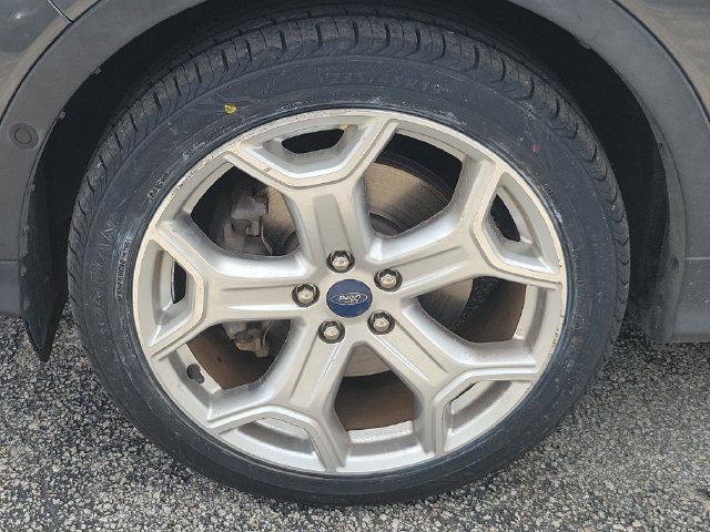 Used 2019 Ford Escape Titanium w/ U9j03 - Titanium Tow Package AWD/4WD image 9