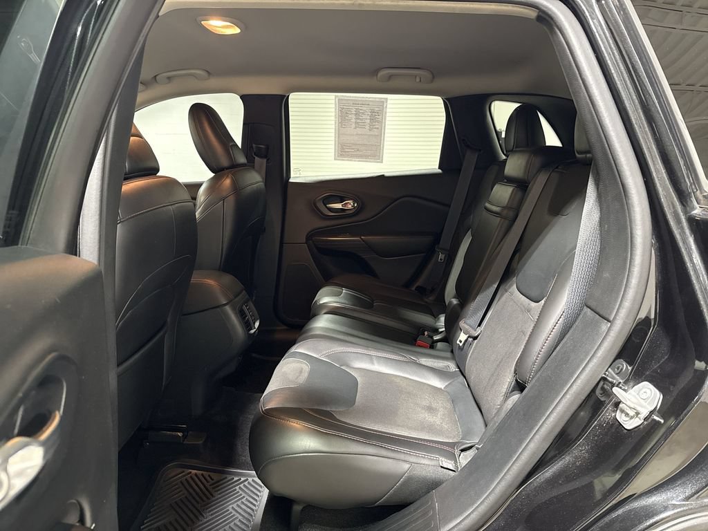 Used 2016 Jeep Cherokee Trailhawk AWD/4WD image 23