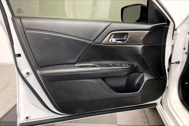 Used 2016 Honda Accord Sport image 26