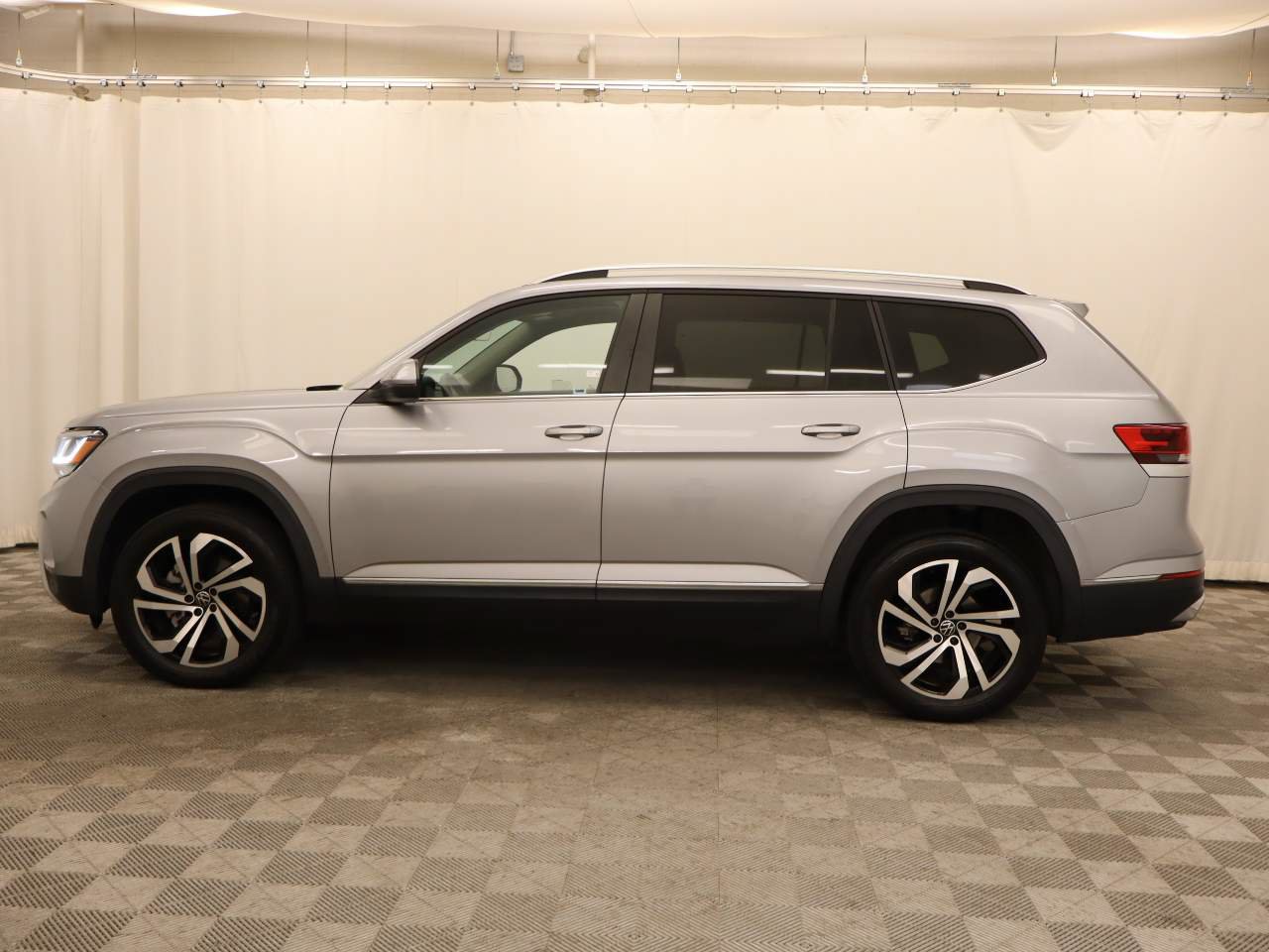 Certified 2023 Volkswagen Atlas SEL AWD/4WD image 3