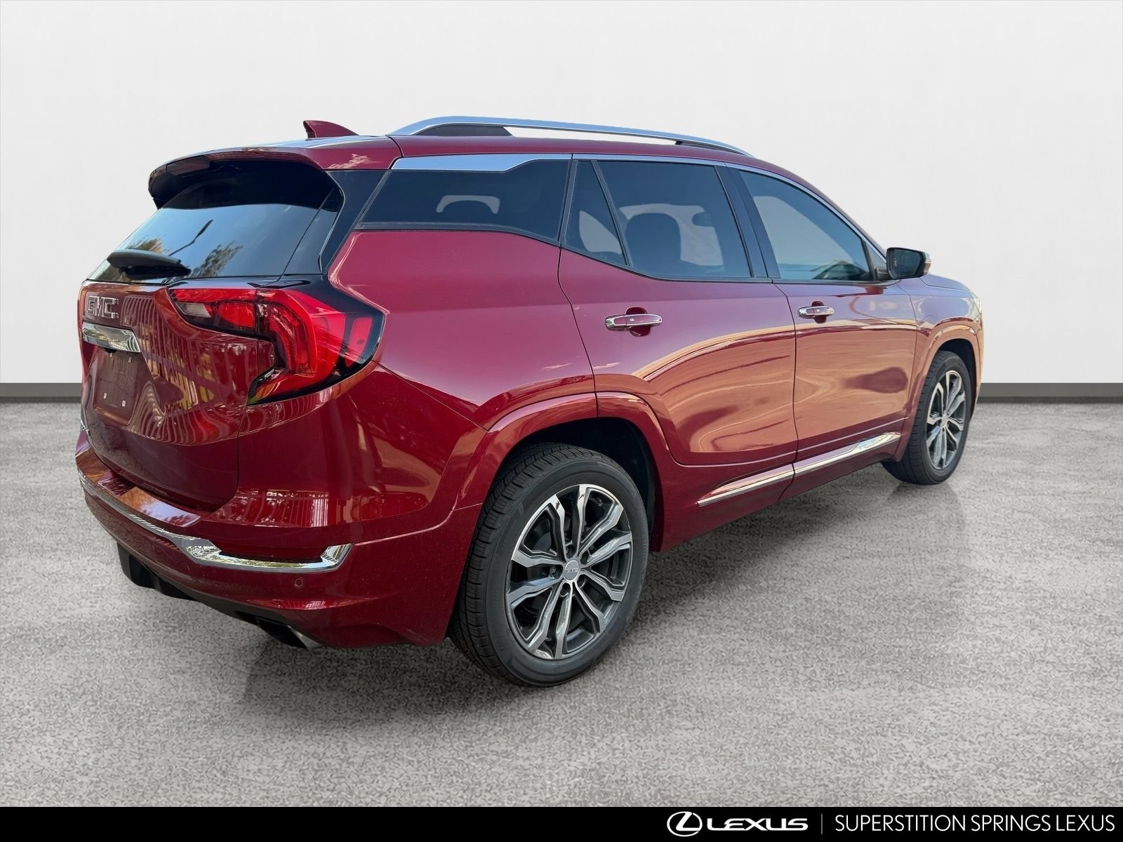 Used 2020 GMC Terrain Denali w/ Denali Premium Package FWD image 3