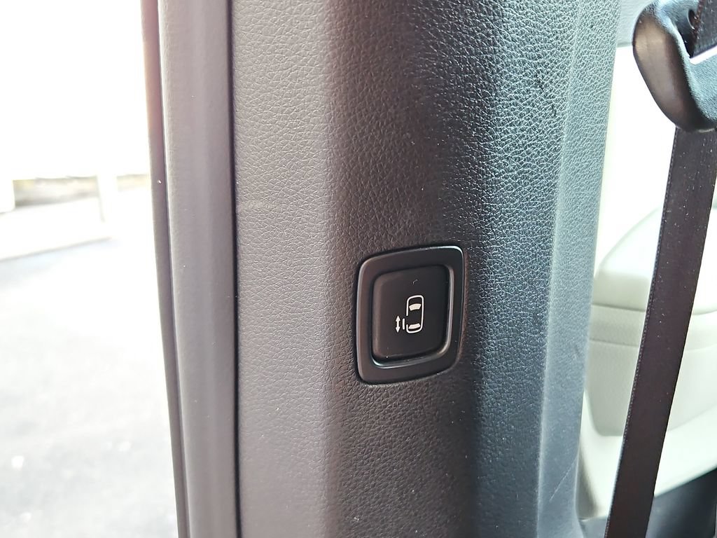 Used 2024 Kia Carnival LX FWD image 30