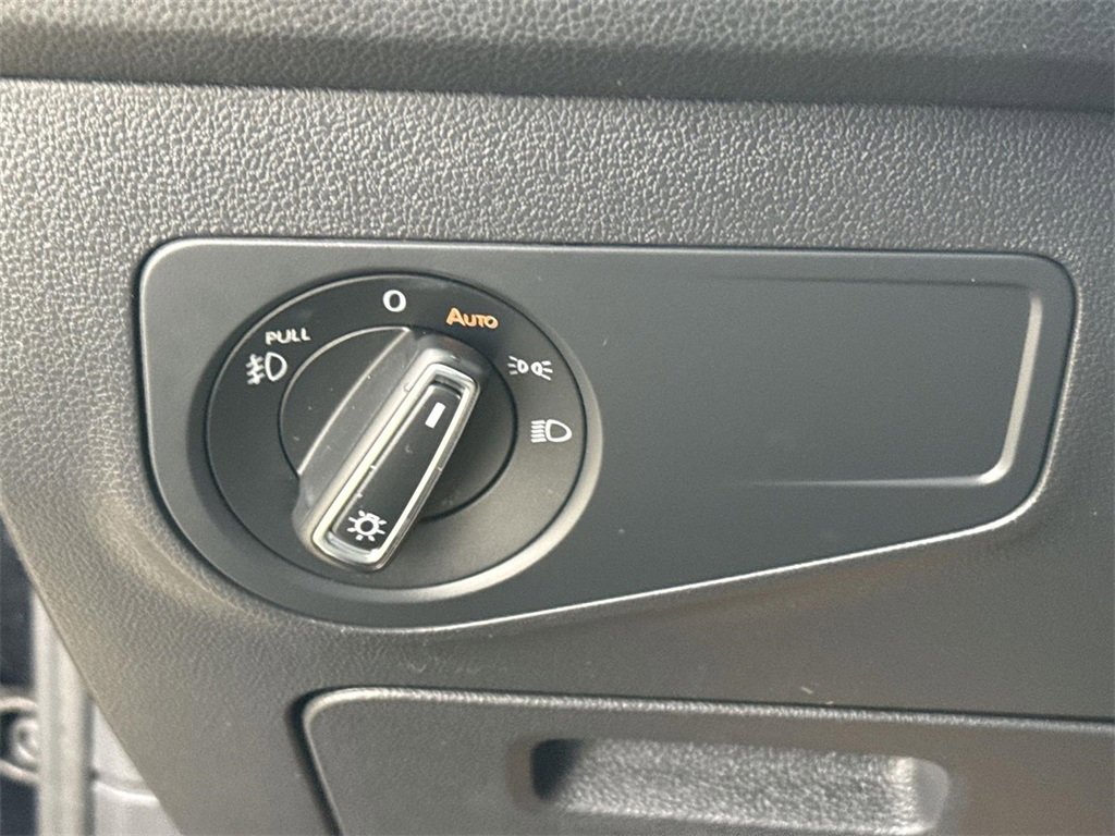 Used 2019 Volkswagen Tiguan SEL image 17