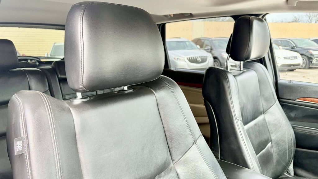 Used 2013 Jeep Grand Cherokee Limited w/ Luxury Group II image 14