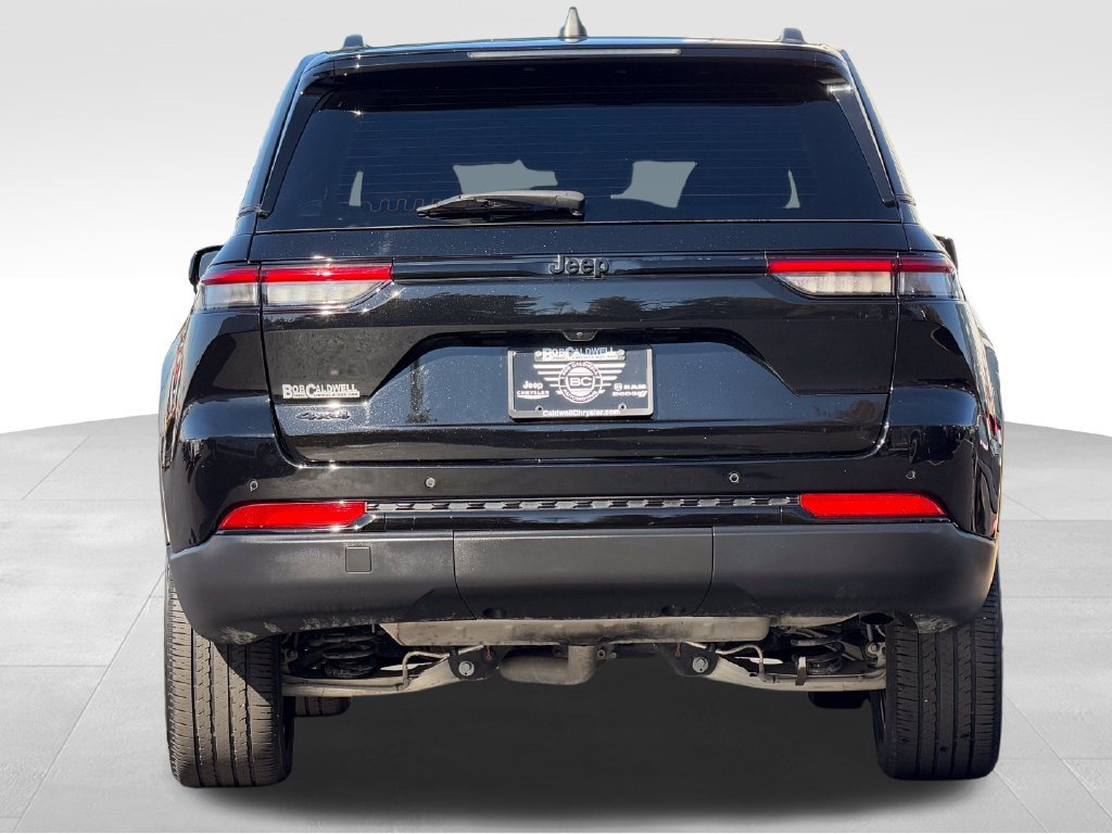 Used 2024 Jeep Grand Cherokee Altitude AWD/4WD image 6