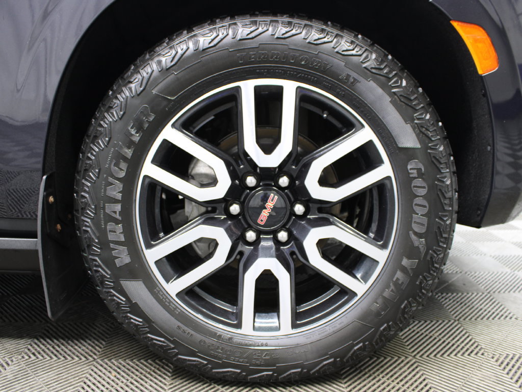 Used 2024 GMC Yukon XL AT4 w/ AT4 Premium Plus Package AWD/4WD image 13