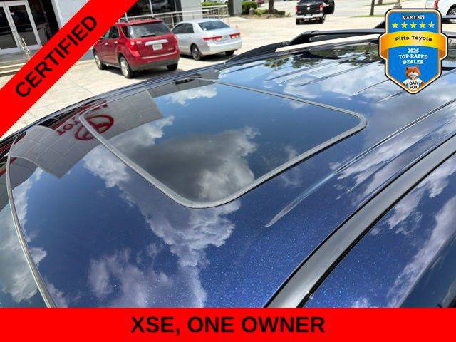 Certified 2025 Toyota Sienna XSE FWD image 9