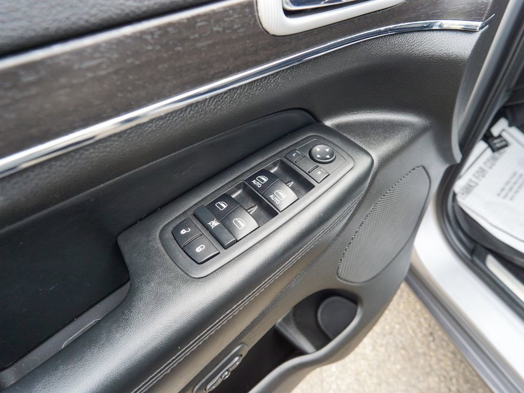 Used 2018 Jeep Grand Cherokee Limited image 19
