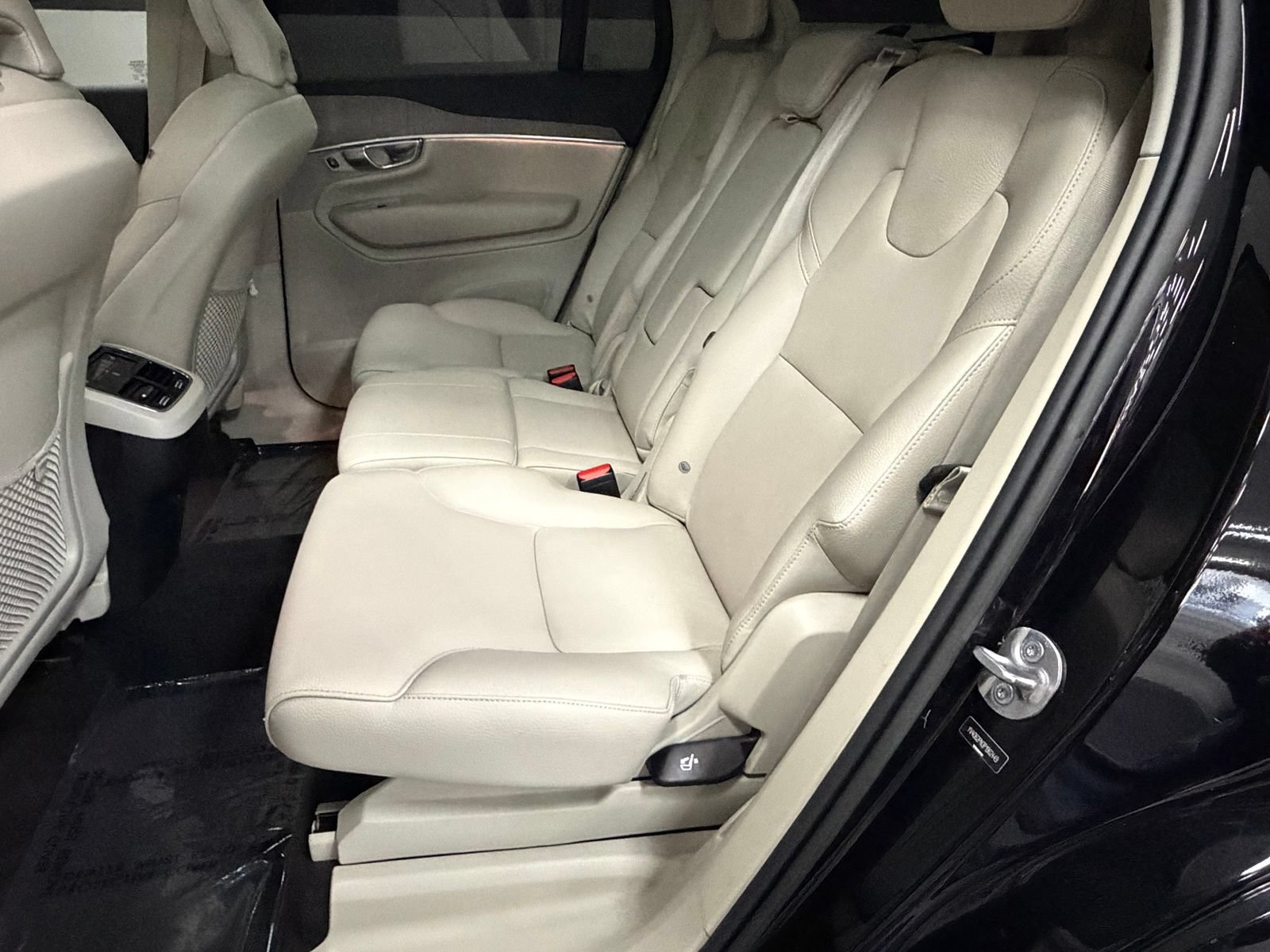 Used 2023 Volvo XC90 B6 Plus AWD/4WD image 40