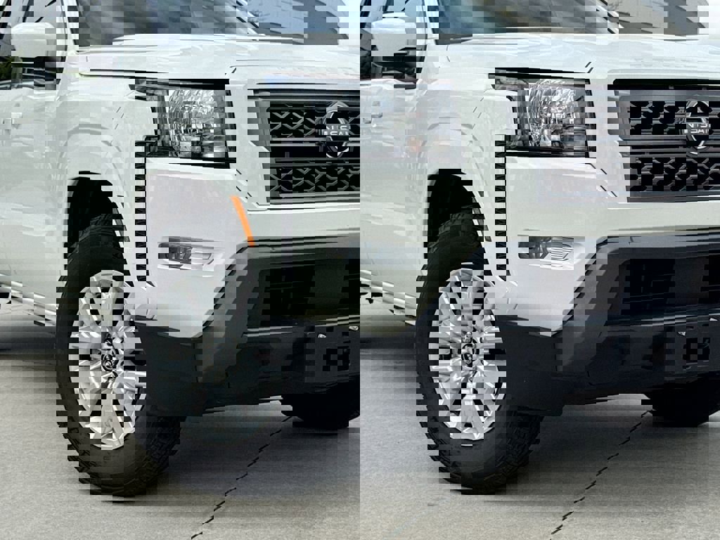 Used 2024 Nissan Frontier SV w/ SV Convenience Package image 9