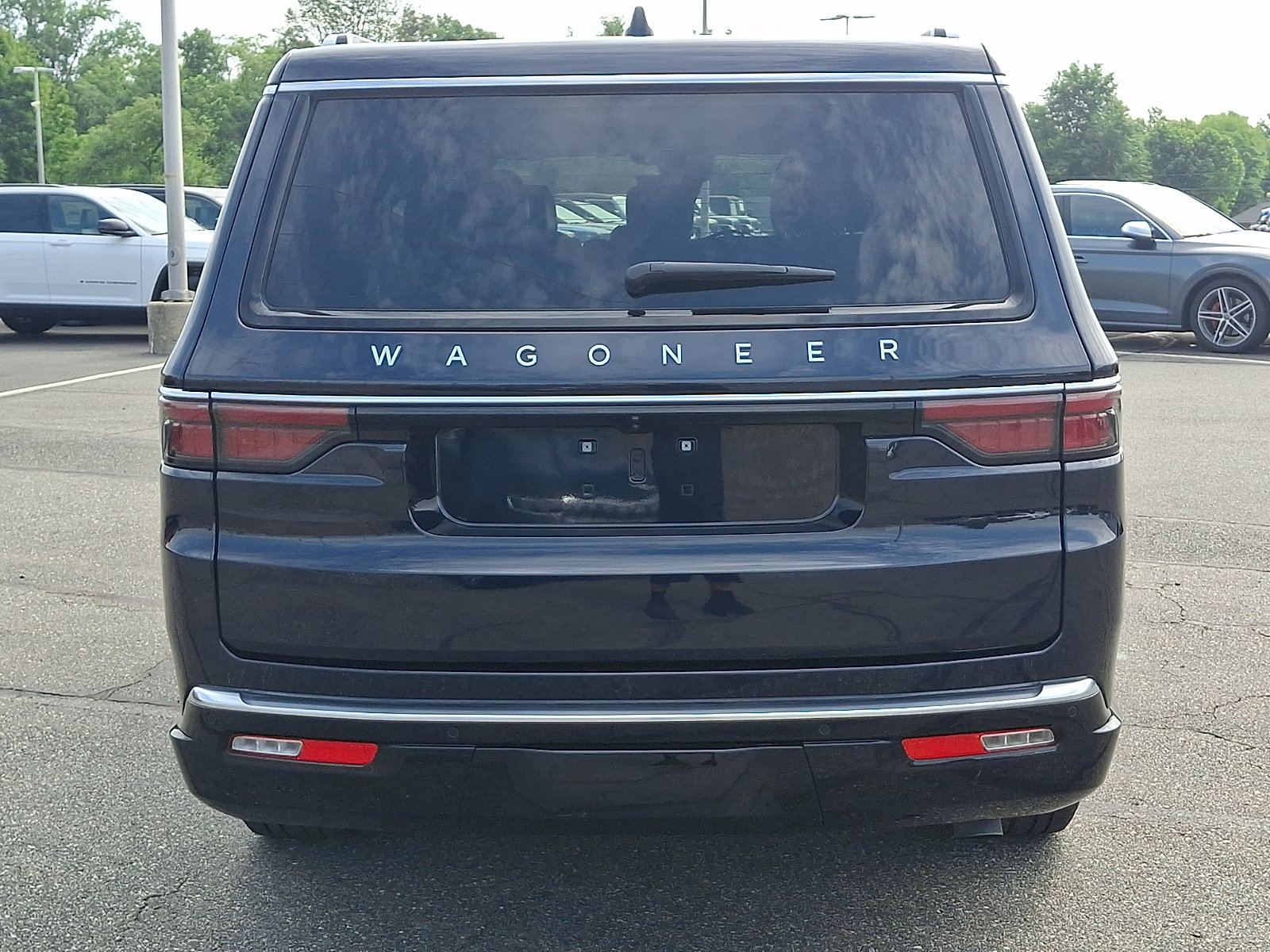 Used 2025 Jeep Wagoneer L 4WD image 5