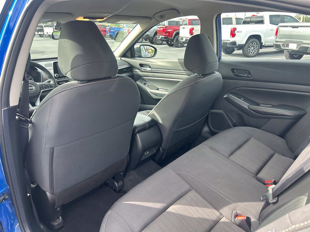 Used 2025 Nissan Altima 2.5 SV FWD image 35