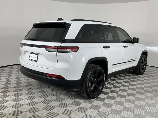 Used 2024 Jeep Grand Cherokee Altitude image 7