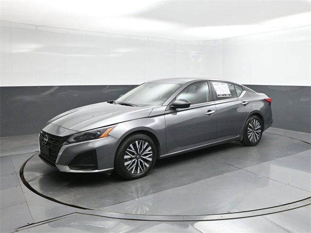 Used 2024 Nissan Altima 2.5 SV
