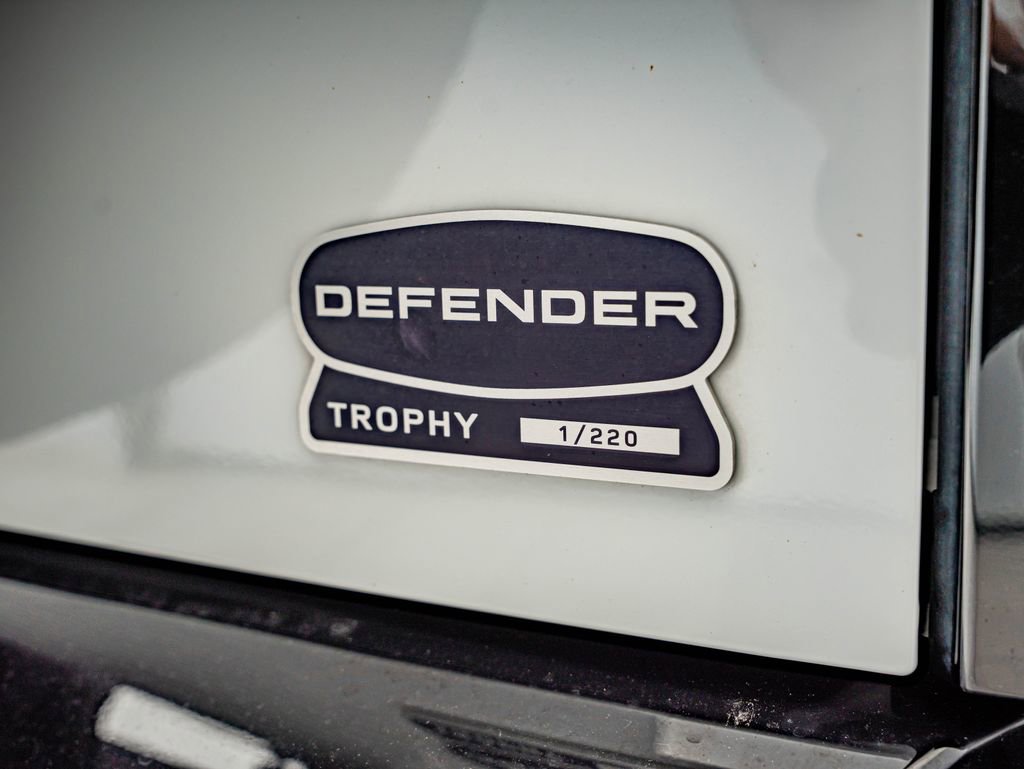 Used 2023 Land Rover Defender 90 X-Dynamic SE AWD/4WD image 17